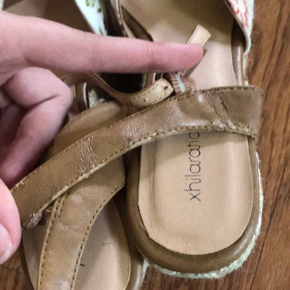 Xhilaration floral wedges - Picture 3 of 3